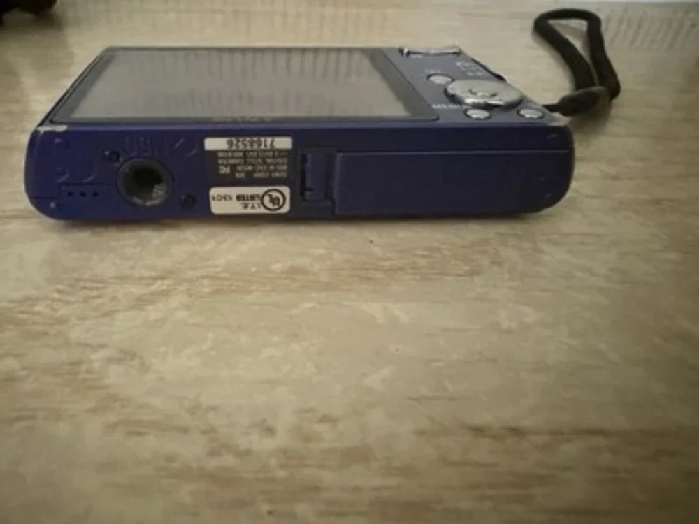 Sony Cyber-shot DSC-W530 14.1MP 4x Zoom Blue Battery Charger 3 SD Cards TESTED